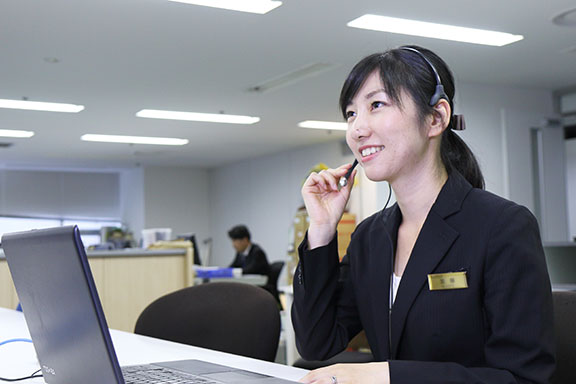 Japanese and English. Customer Support 